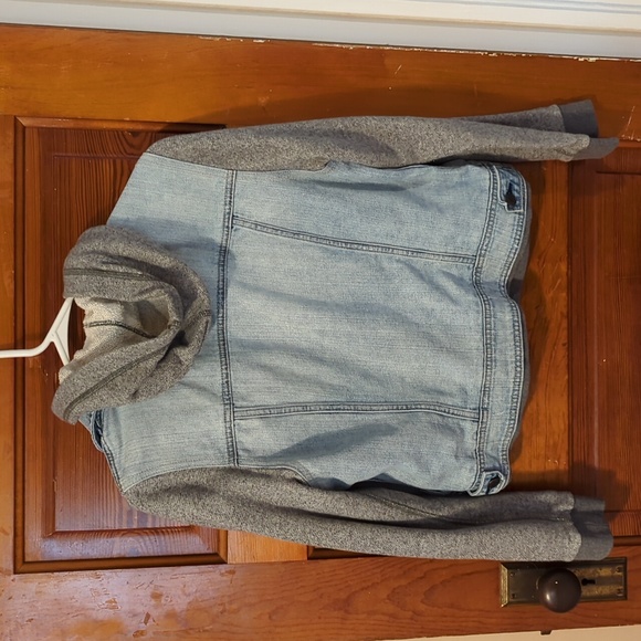 American Eagle Denim Jacket - Picture 2 of 4